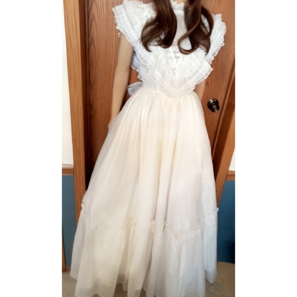 Gunne Sax prairie white Cinderella wedding dress - Picture 3 of 6